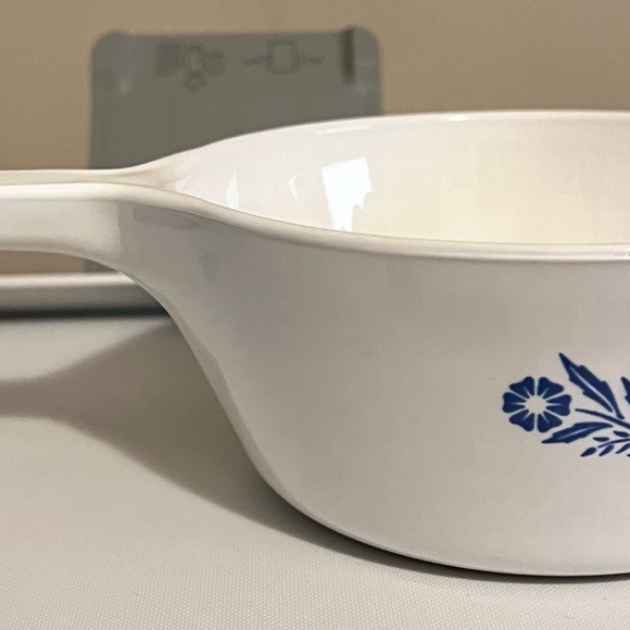 Vtg Corning Ware blue cornflower saucepan style pot w handle P-82-B Pot, 1.5 Pt - Picture 6 of 7